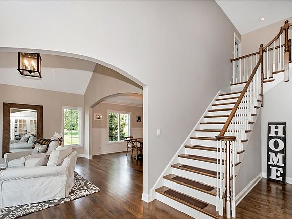 3rd image of 22749 Fieldstone Dr
