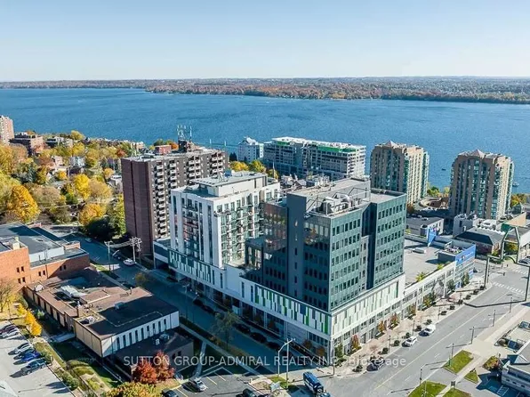 111 Worsley St #Penthouse 12, Barrie, ON L4M 0J5