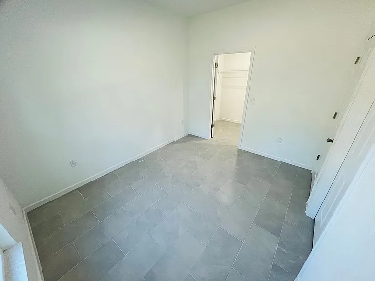 1114 Cellini St E — Photo 10