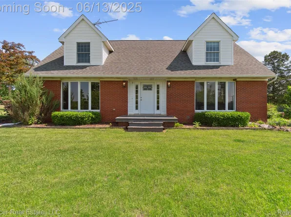 237 Kenora Dr, Fowlerville, MI 48836