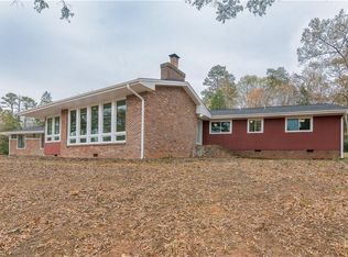 3690 Lakeview Dr, Pfafftown, NC 27040