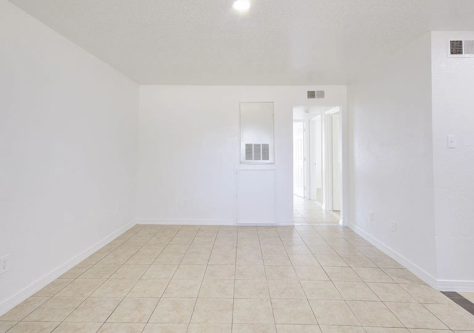 Hallshire Apartments — Photo 2