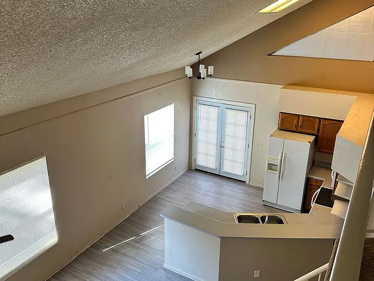 441 S Maple St #10 — Photo 5