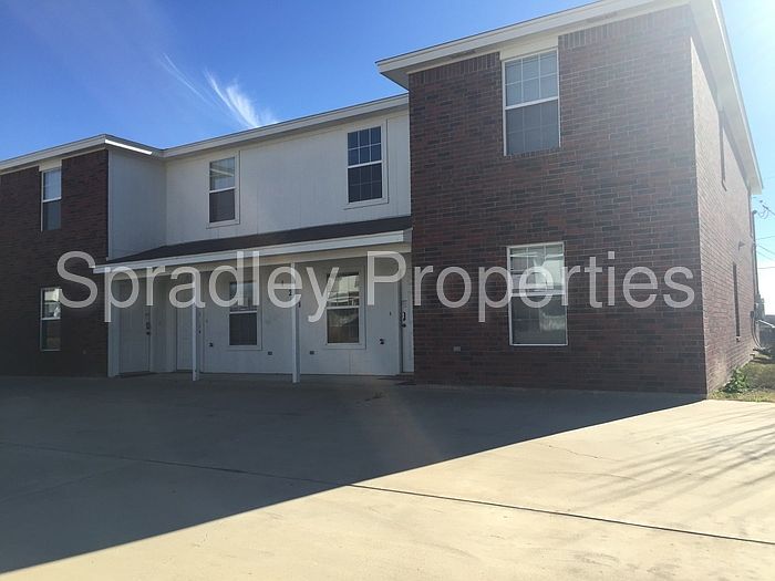 1st image of 124 Ryan Cir