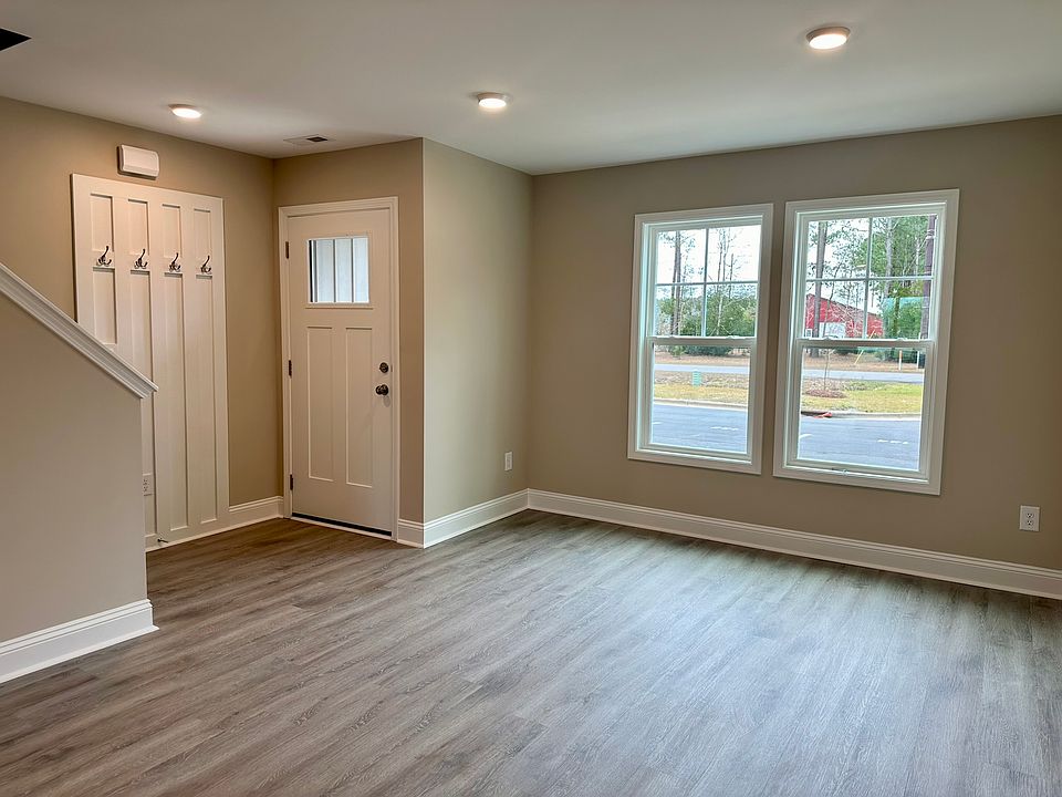 Entrance/ Living Room