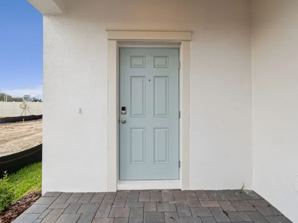 3295 Fall Harvest Dr, Zephyrhills, FL 33540