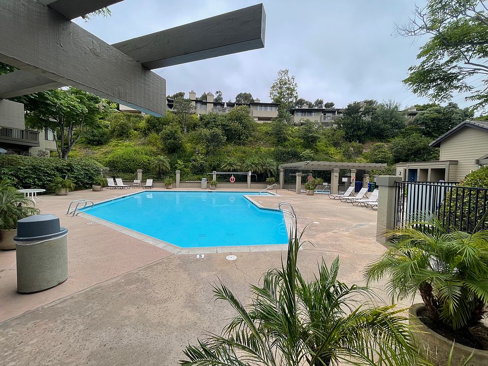 Beautiful Pool Area with Jacuzzi