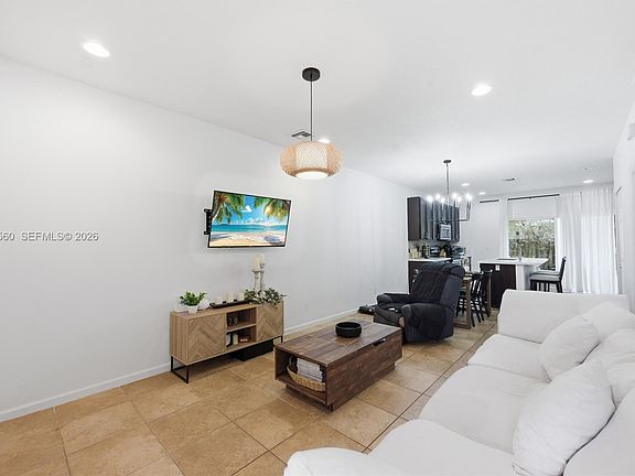 3rd image of 5918 Woodlands Blvd