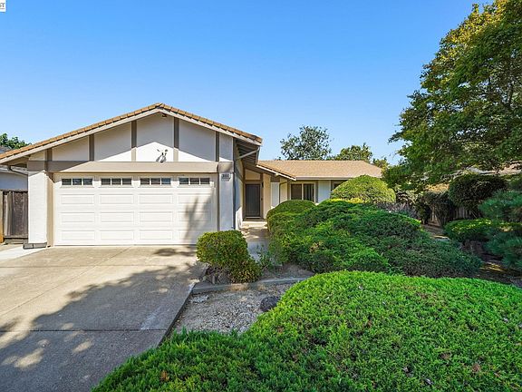 2nd image of 38660 Moore Dr