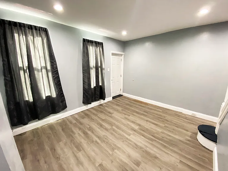 2731 Hope St — Photo 13