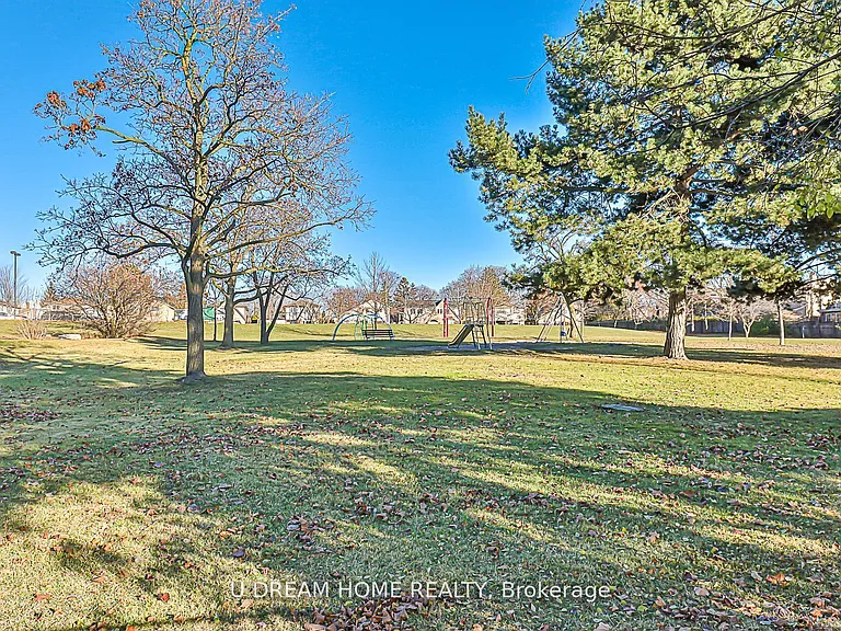 31 Shawfield Cres — Photo 40