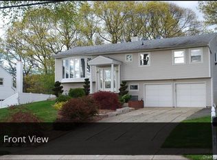 23 Ridge Ct, Hauppauge, NY 11788
