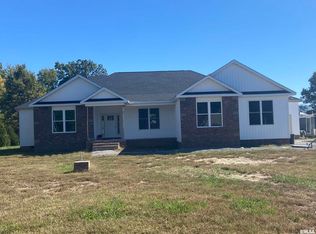 15560 Karigan Ln, Johnston City, IL 62951