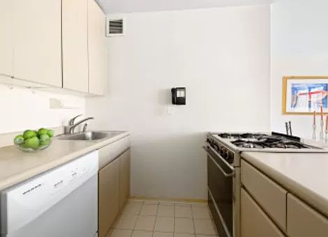 3rd image of 400 E 70th St APT 1106