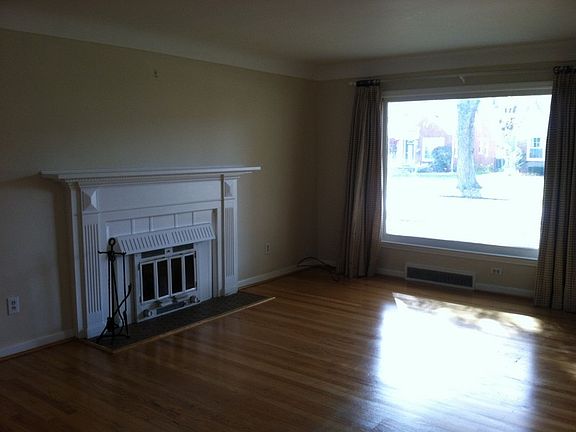5th image of 20931 Kenmore Ave