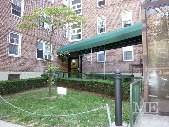 CHARMING 1 BEDROOM / 1 BATH CO-OP APARTMENT....