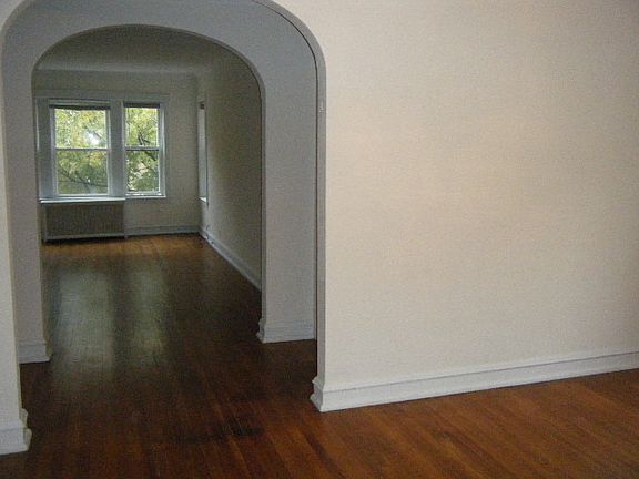 5th image of 6123 N Claremont Ave APT 3