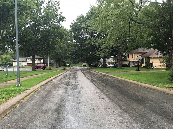 4th image of 8307 E 105th Ter