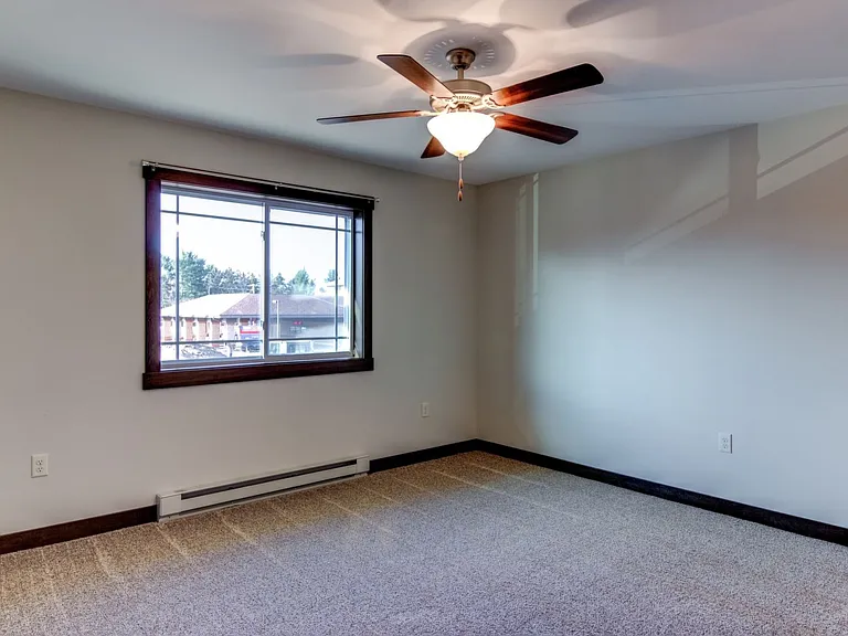 5376-5388 Stonewood Dr — Photo 11