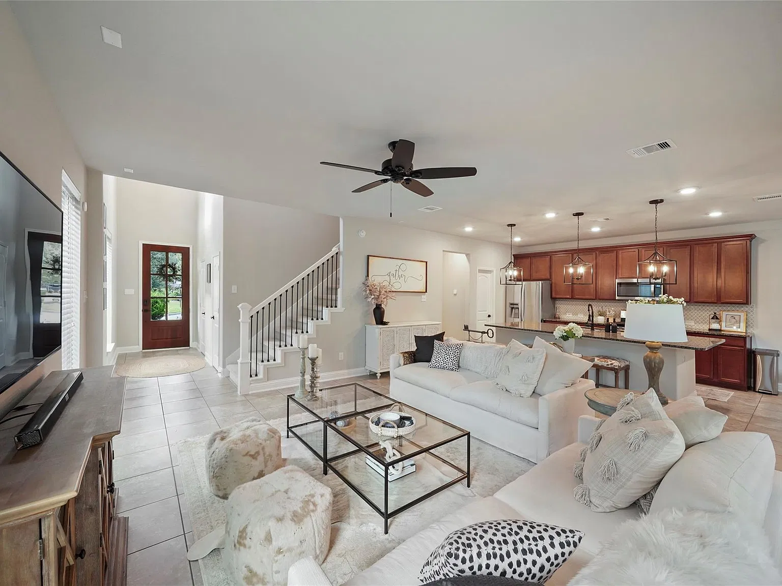 3 bed, 2.5 bath, 2176 sqft, $2,595 — Photo 2