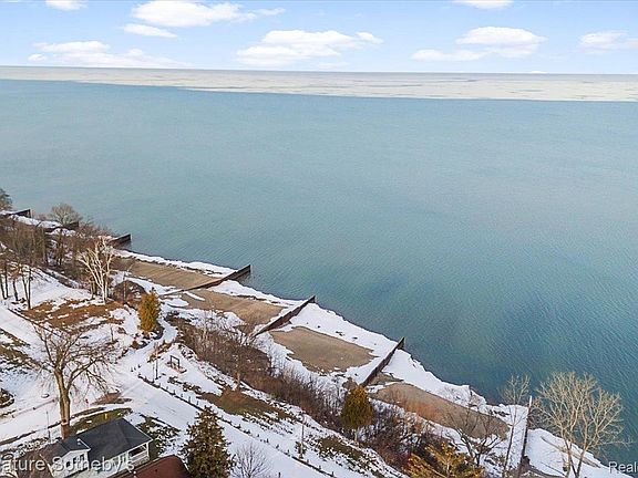 3rd image of 6997 Lakeshore Rd