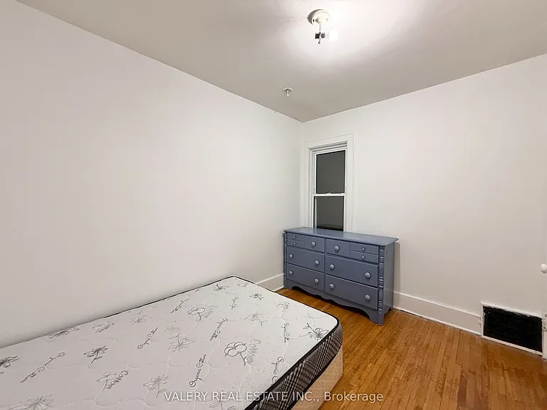 1093 Howard Ave #4 — Photo 9
