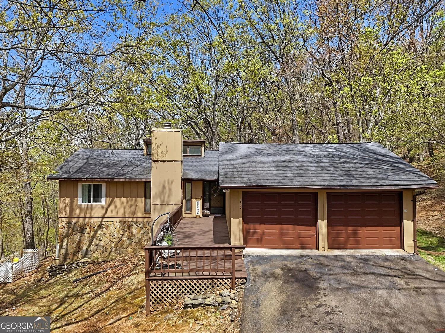 300 Fairview Ct photo 1