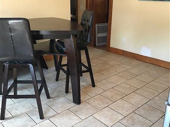 4th image of 131 Vincent Ave