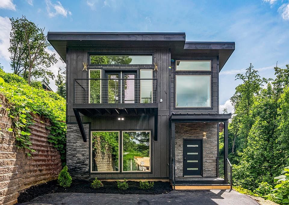 1st image of 634 Woodland Dr