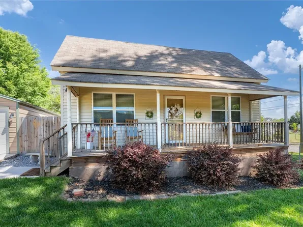 5 Stevenson St, Pelzer, SC 29669