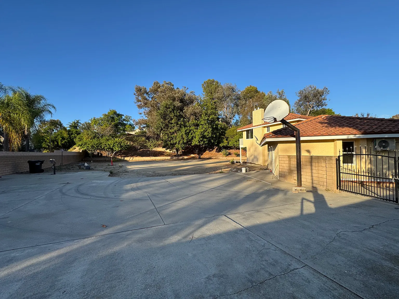 8 bed, 5.5 bath, 4388 sqft, $5,800 — Photo 2