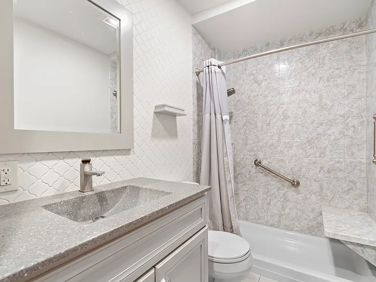 1310 Virginia St — Photo 2