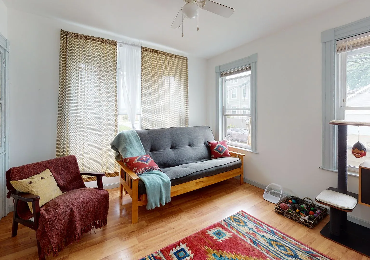 3beds + living room 1baths in Waltham is available on 9/1 — Photo 2