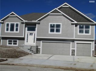505 Buck Ct, Kearney, MO 64060