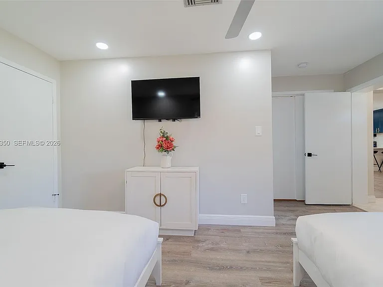 712 Tradewind Dr — Photo 8