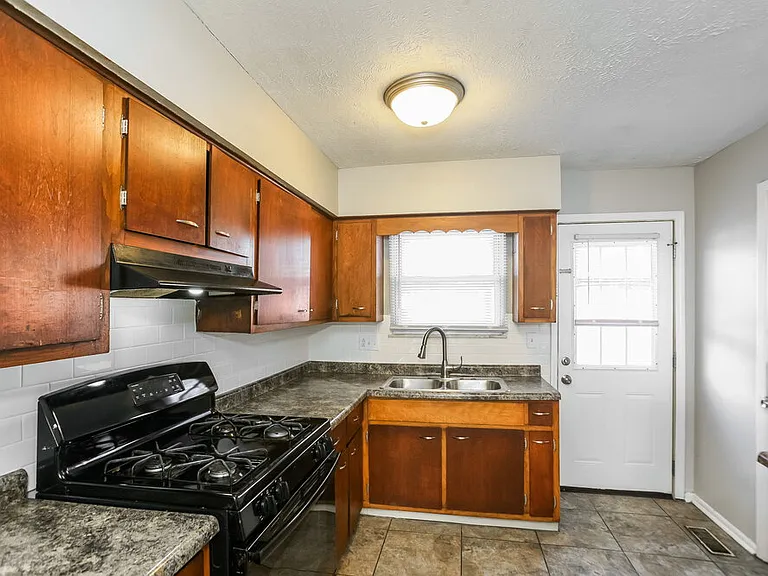 4623 N Richardt Ave — Photo 8