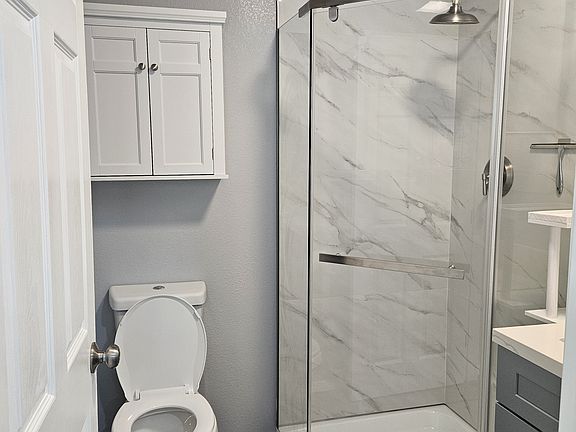 2nd image of 5027 1/2 N Lyman Ave
