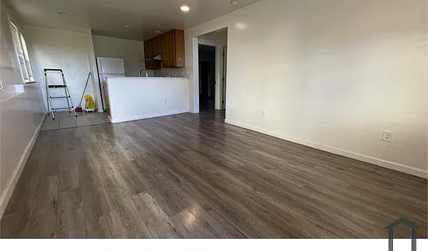 2337 E 22nd St — Photo 5