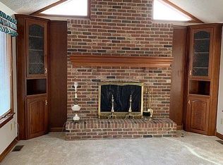 1909 Ravenswood Dr, Anderson, IN 46012