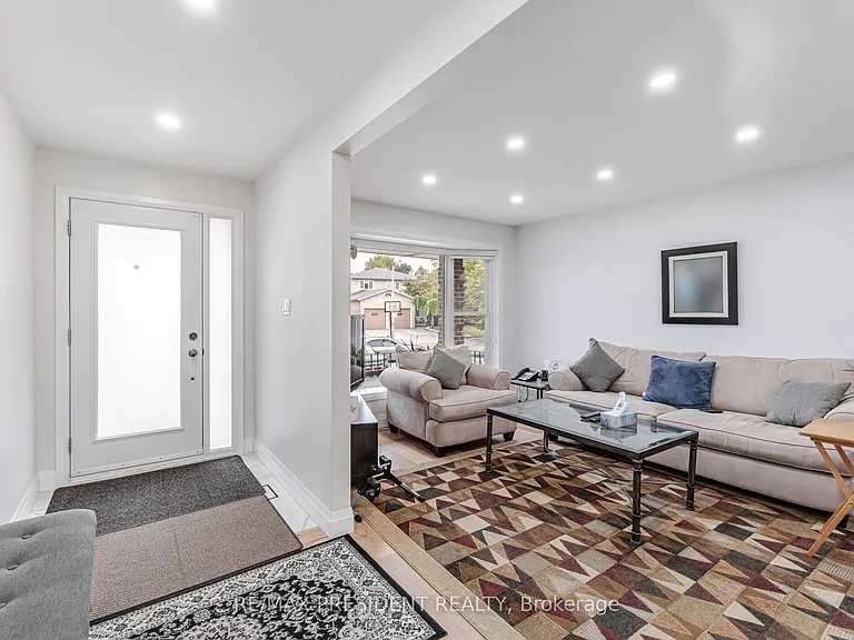 13 Panorama Cres — Photo 6