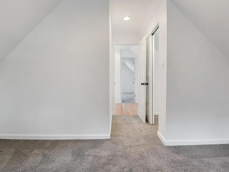 2032 Jefferson St — Photo 17