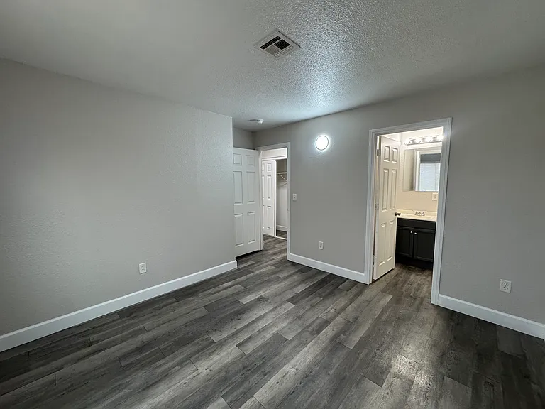 2829 Wheelwright Dr #B — Photo 8