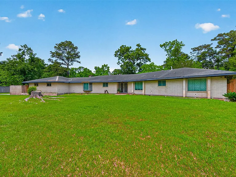 1701 Mistletoe Ln — Photo 4