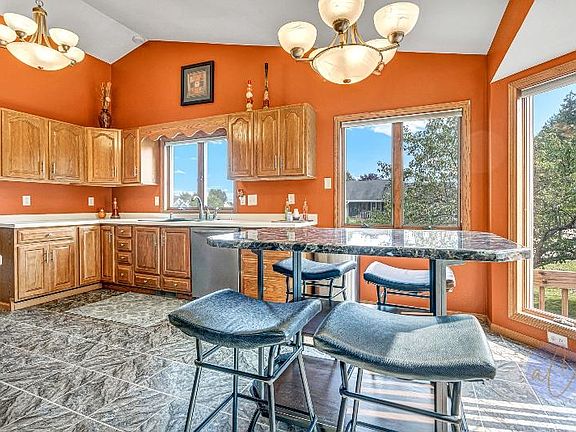 5th image of 4066 Country Meadows Dr