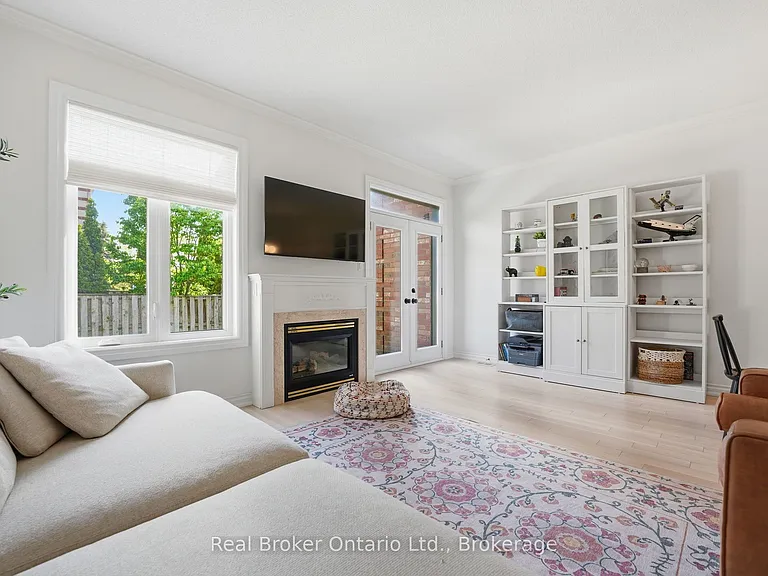 165 Margaret Dr — Photo 15