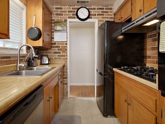 3rd image of 2618 Sobrante Way