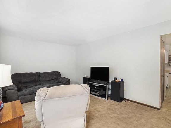 3rd image of 185 Homer Ln