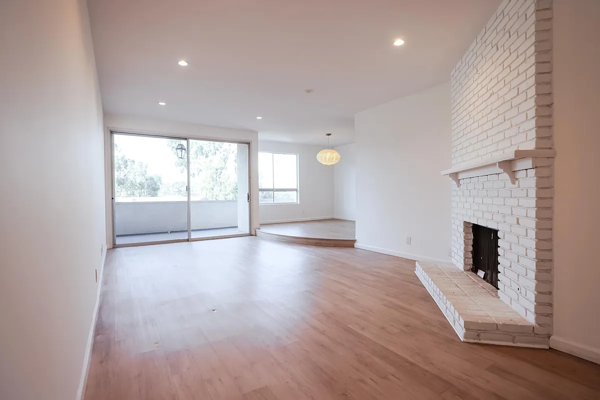 Building Photo - 10650 Holman Ave #306