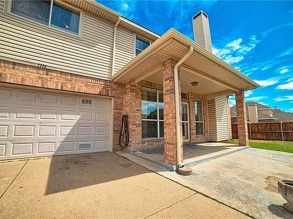 2nd image of 1136 Valley Oaks Dr