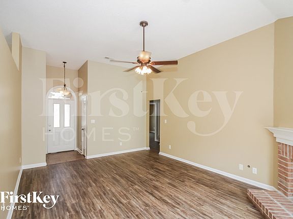 3rd image of 10257 Green Moss Dr N